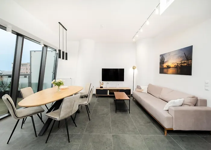Hanza Tower Apartment No. 701 - Swimming Pool, Jacuzzi, Terrace