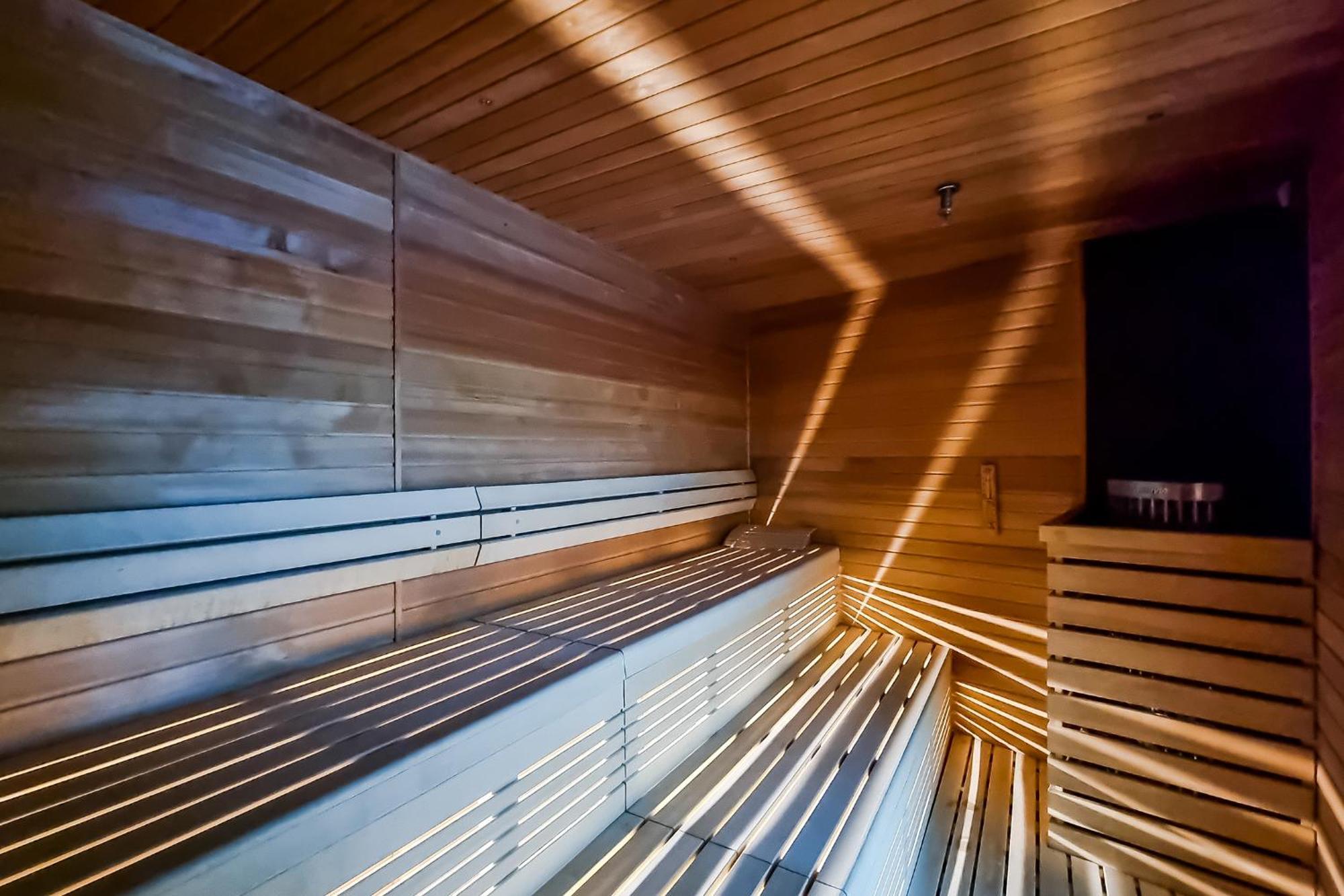 Hanza Tower No. 701 - Swimming Pool, Jacuzzi, Terrace